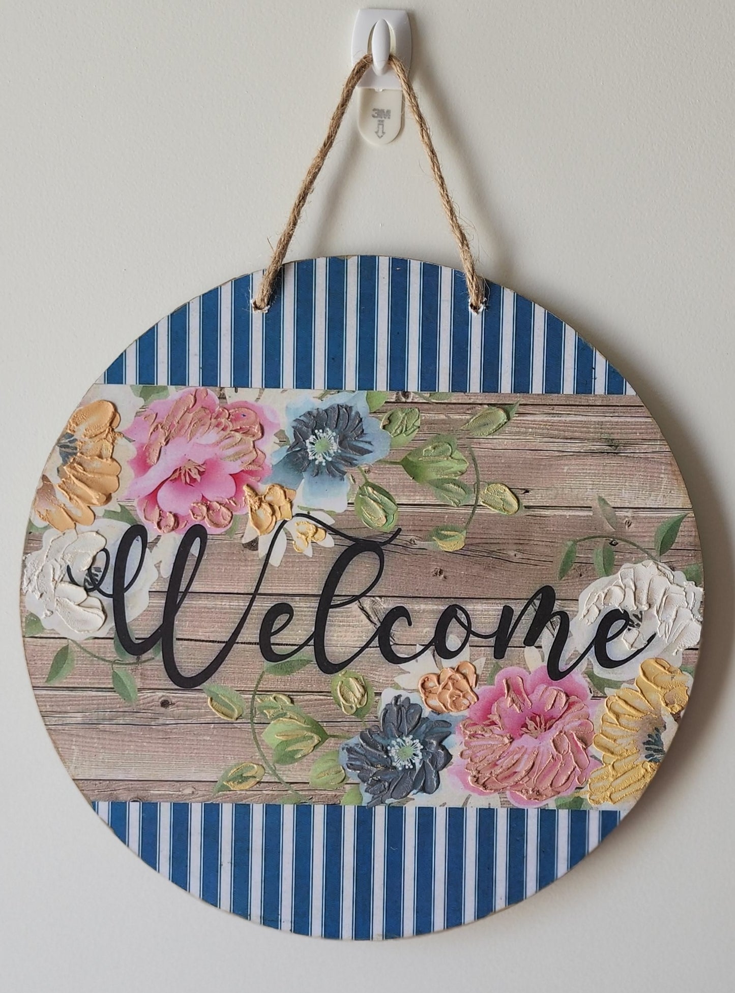Welcome Rounded Wall Art - Hanged