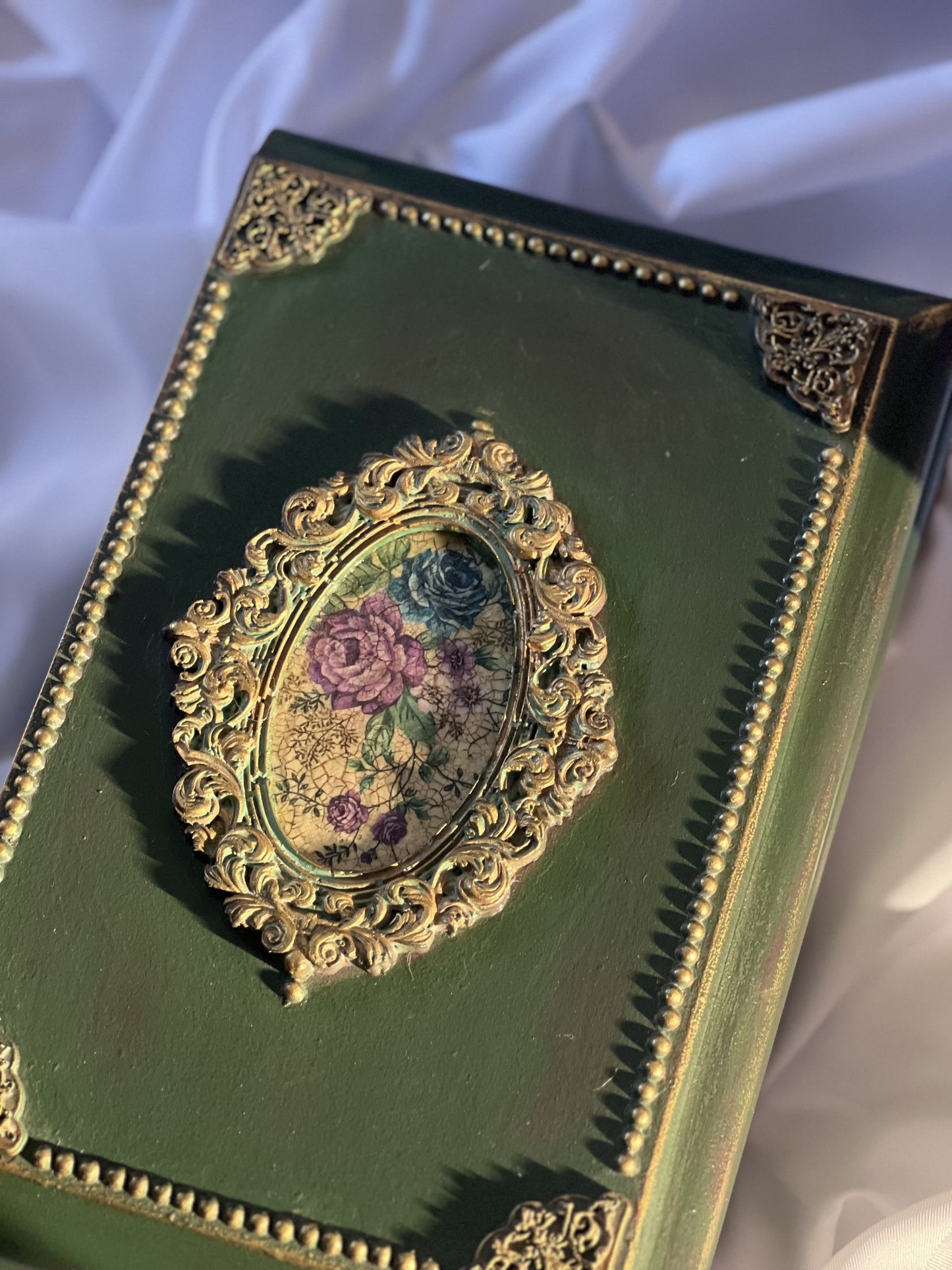 Luxurious Pine Jewelry Box